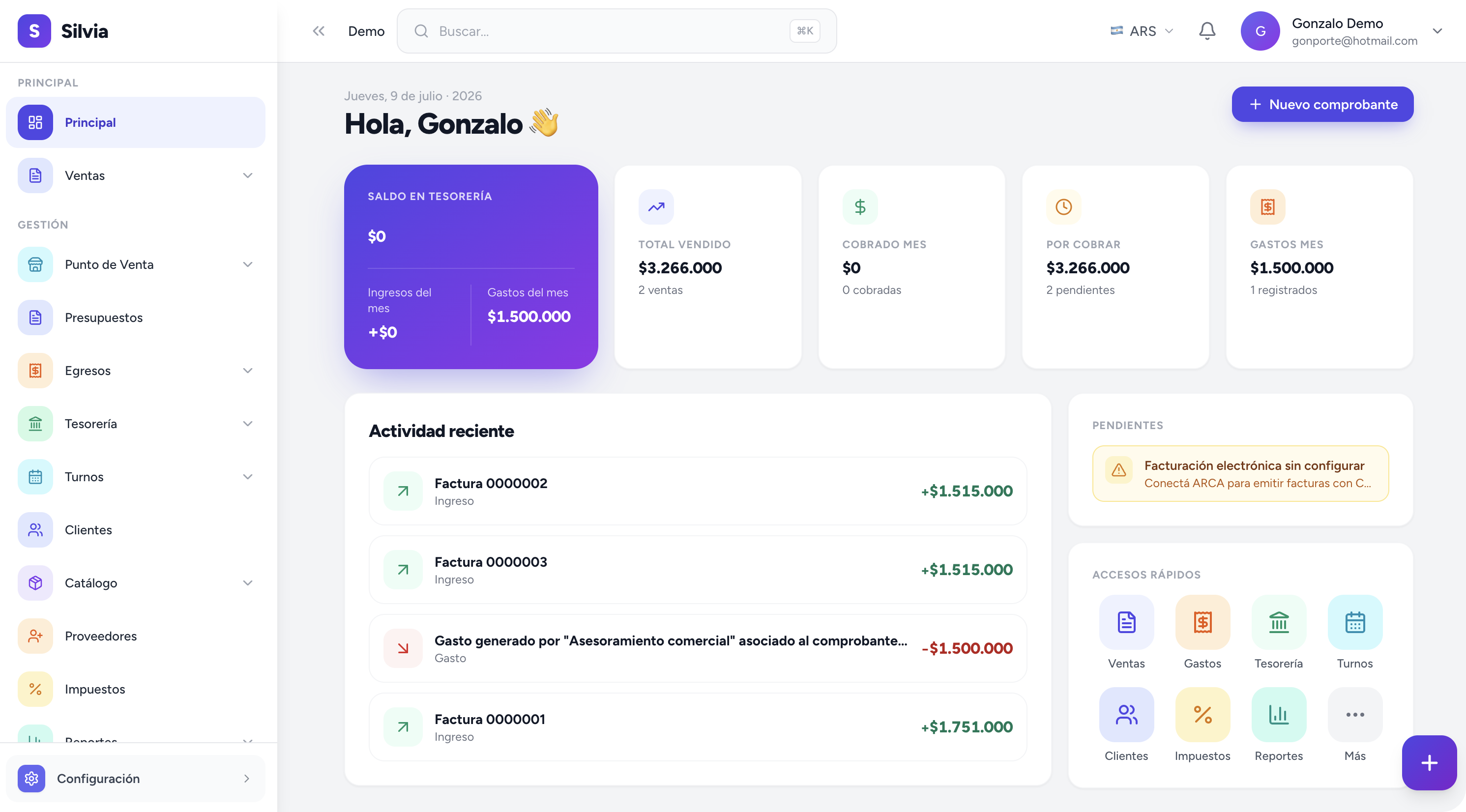 ContaSilvia en el escritorio — dashboard con saldo, cobros, gastos y accesos rápidos
